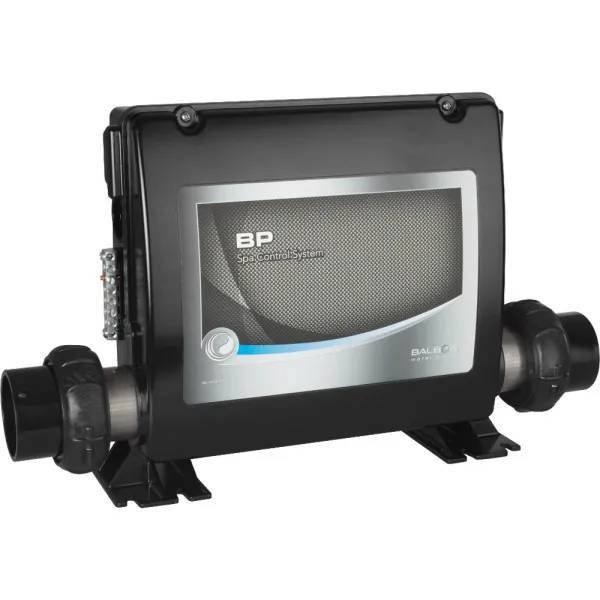 Balboa BP2100G1 styrbox i svart plasthölje, sedd snett från sidan med anslutningar och etikett synliga.