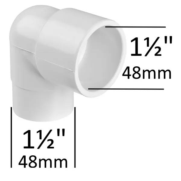 PVC böj 90° 1,5" i vitt med måttangivelser 1½" (48mm) för både diameter och höjd, mot vit bakgrund.