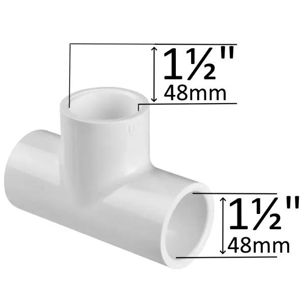 T-koppling 90° 1,5" F/F/F i vit PVC, sedd snett framifrån med måttangivelser 1½" (48 mm) för anslutningarna.