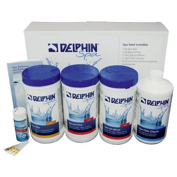 Delphin Startset Klor med spakemi: klor, pH plus, pH minus, filterrent, teststrips och skötselguide framför förpackning.