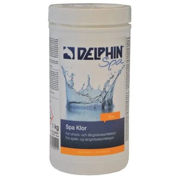 Vit hink med Delphin Spa Klor, 1 kg, med bild av vattenstänk och Delphin-logotyp på etiketten.