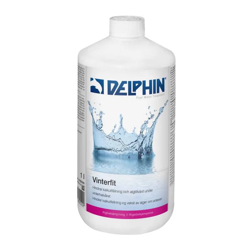 Vit flaska Delphin Vinterfit 1 liter med vattenstänk-motiv på etiketten, mot vit bakgrund.