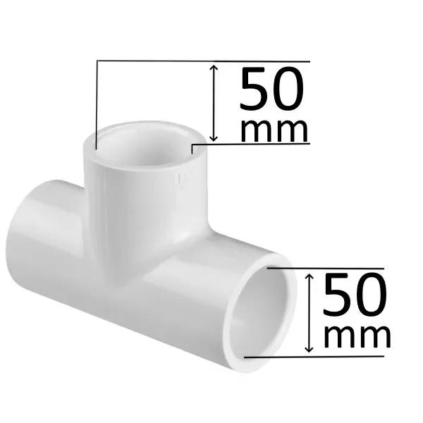 T koppling PVC 90 grader 50mm F/F/F sedd snett från sidan med tre släta anslutningsöppningar synliga.