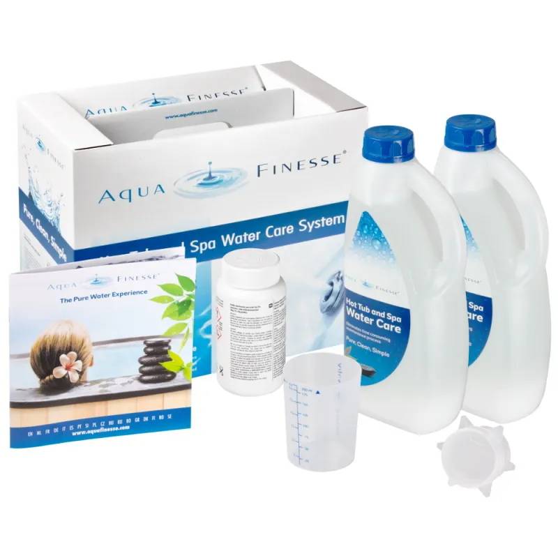 AquaFinesse Water Care Box Tabs med förpackning, två flaskor vätska, tablettburk, doseringsbägare, lock och broschyr.