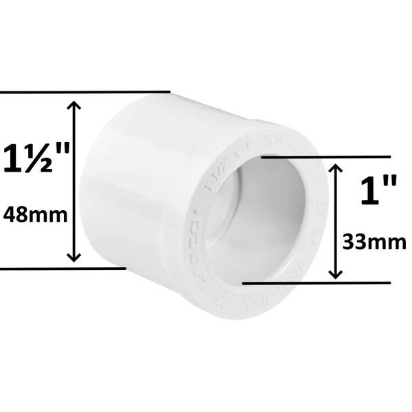 PVC adapter 1,5" x 1" M/F i vitt med måttangivelser 48 mm ytterdiameter och 33 mm innerdiameter.