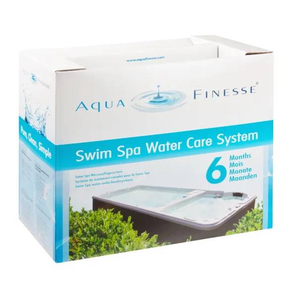 AquaFinesse Swim Spa Water Care System-förpackning med bild på swimspa omgivet av grönska, texten "6 Months" syns tydligt.