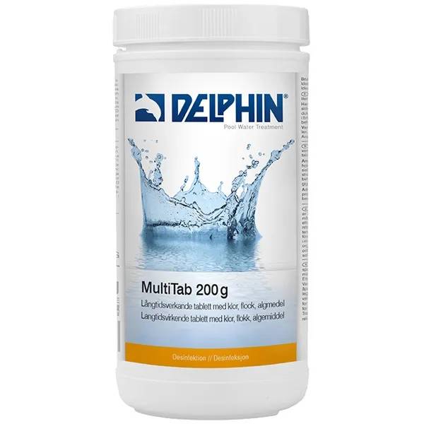 Vit hink med Delphin MultiTab 200g, etikett med vattenskvätt och text om långtidsverkande klortablett mot alger.