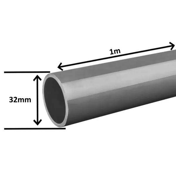 PVC rör 32 mm med diameter markerad 32mm och längd markerad 1m, grått rör i perspektiv mot vit bakgrund.