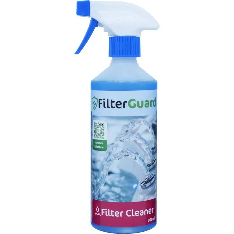 Sprayflaska med FilterGuard Filter Cleaner, 500 ml, blå vätska med vitblå avtryckarpump.