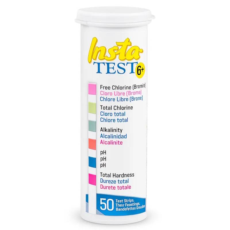En vit flaska InstaTest 6+ testremsor med färgkodad skala för klor, alkalinitet, pH och hårdhet, 50 remsor.
